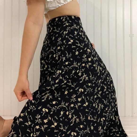 American Vintage Dresses & Skirts - Vintage Navy & Cream Floral Midi Skirt